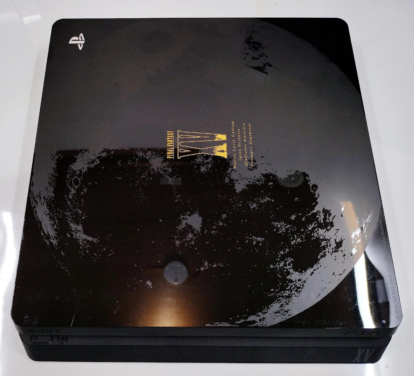 Playstation 4 Slim Final Fantasy XV Luna Edition