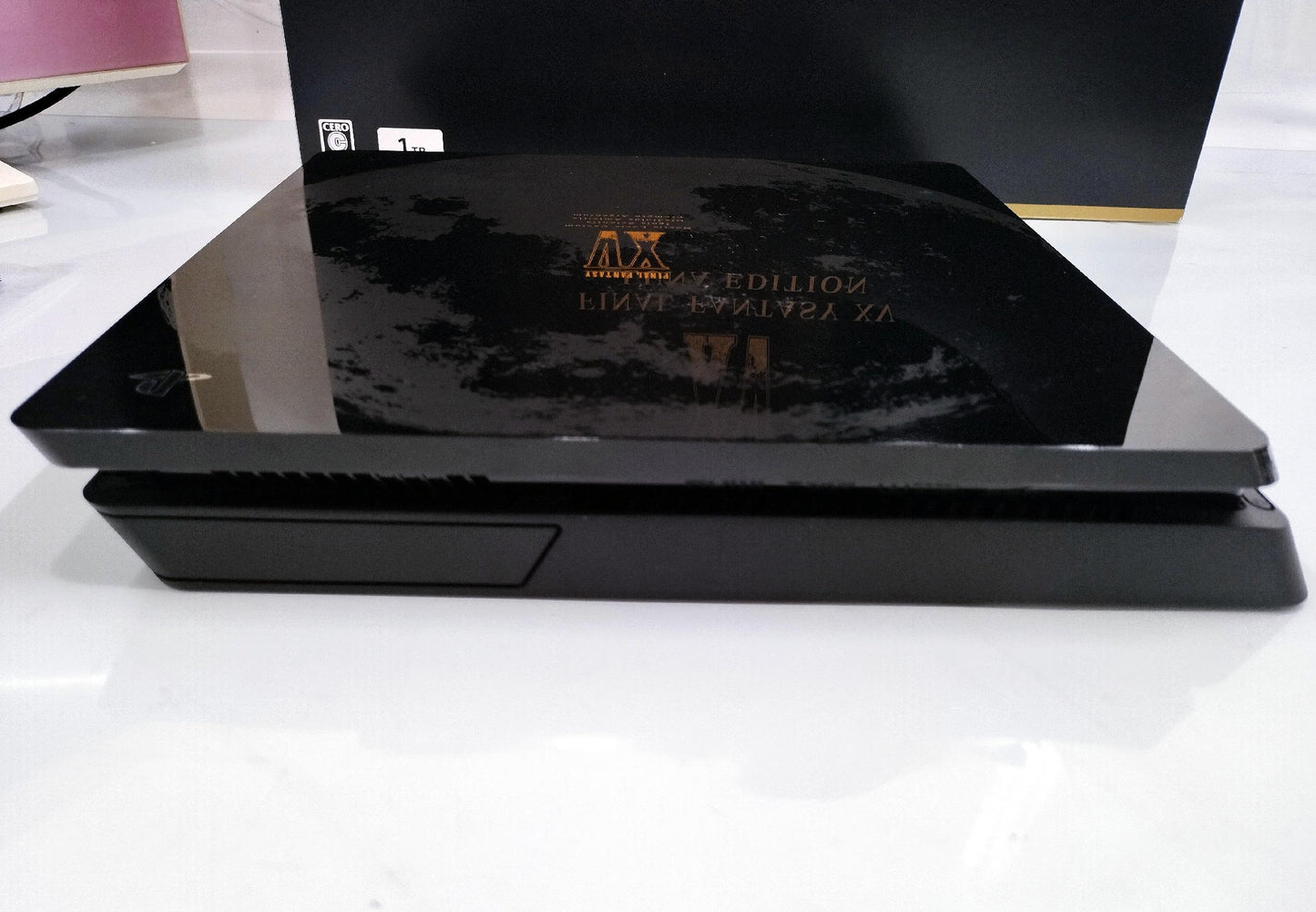 Playstation 4 Slim Final Fantasy XV Luna Edition