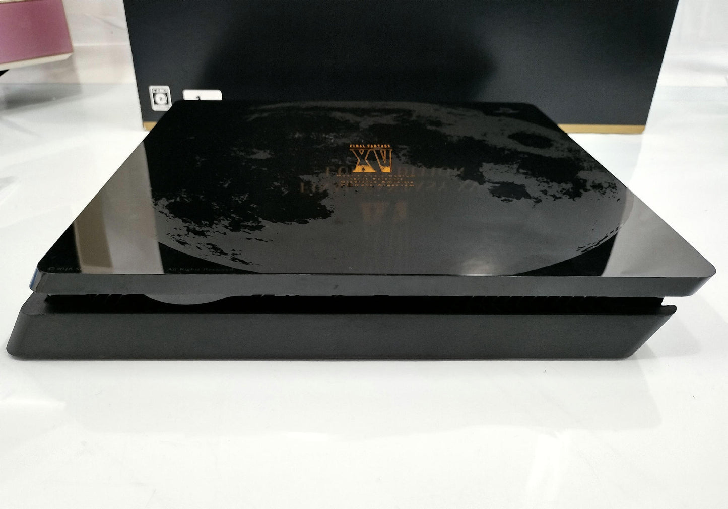 Playstation 4 Slim Final Fantasy XV Luna Edition